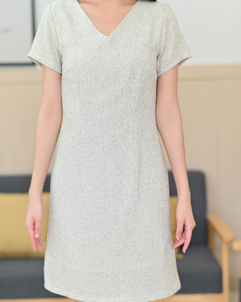 <減價清貨> Victoria Dress 簡約單色V領輕薄短袖連身裙- Beige 米白色 (CB631)