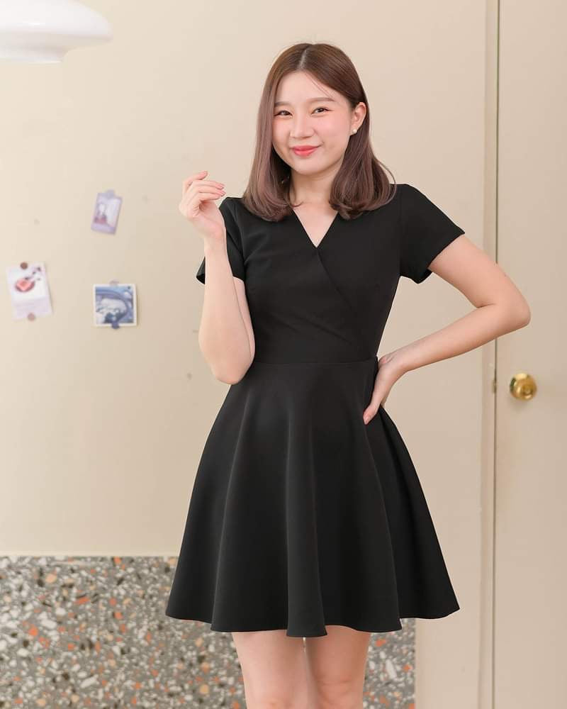 Jasmine Dress 純色疊領短袖貼身傘型連身裙 - Black 黑色 (CB593)
