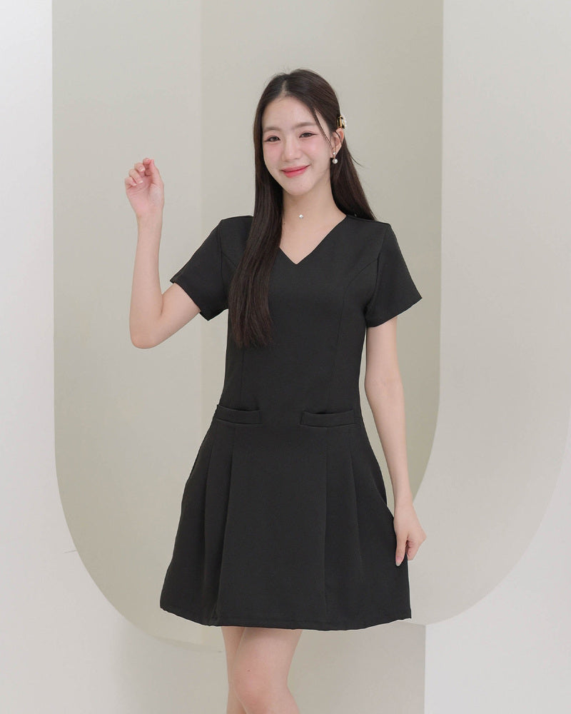 CB685 Barry Dress V領雙袋短袖百褶裙 - Black 黑色