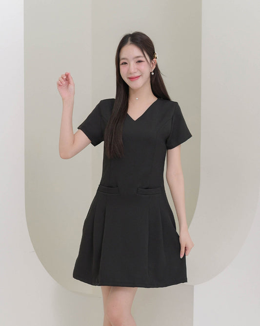 CB685 Barry Dress V領雙袋短袖百褶裙 - Black 黑色