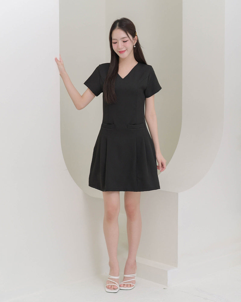 CB685 Barry Dress V領雙袋短袖百褶裙 - Black 黑色
