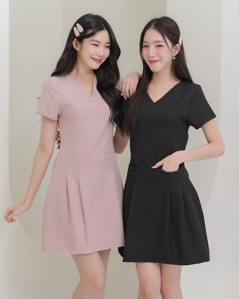 CB685 Barry Dress V領雙袋短袖百褶裙 - Black 黑色