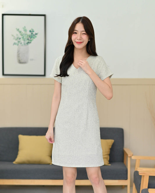 <2025 清貨價 - 原價HK$359>Victoria Dress 簡約單色V領輕薄短袖連身裙-  Beige 米白色 (CB631)