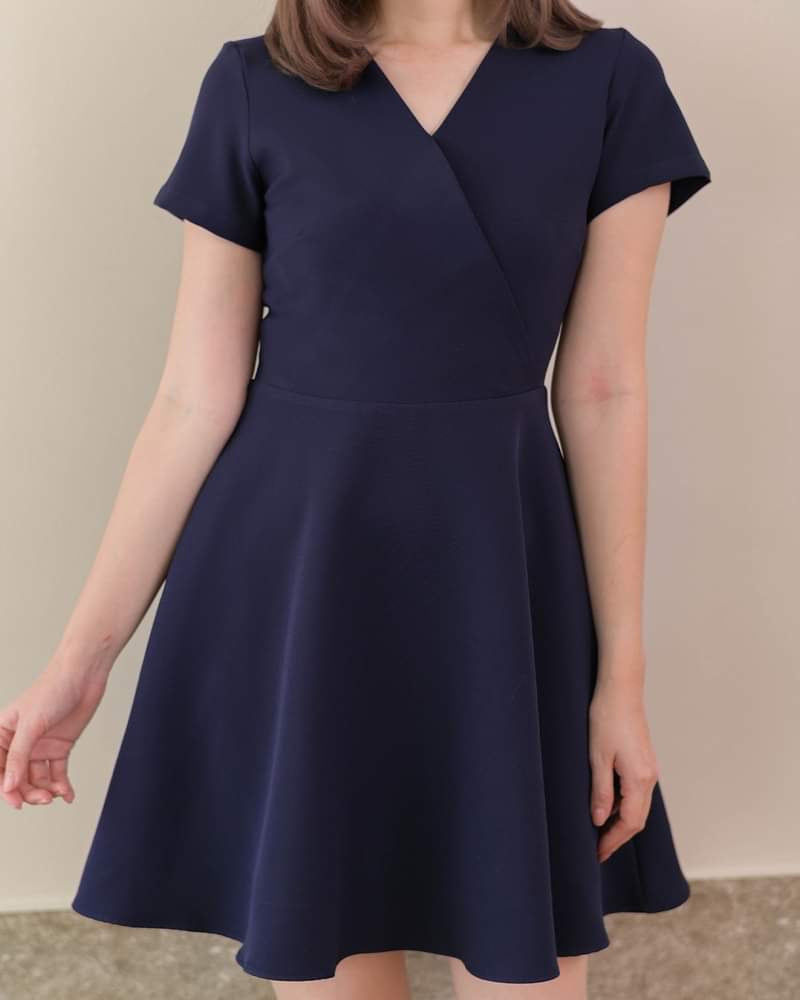 Jasmine Dress 純色疊領短袖貼身傘型連身裙 - Navy 深藍色 (CB593)