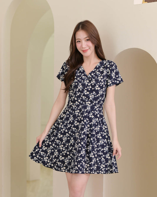 夏日限定- Jasmine Dress 純色疊領短袖貼身傘型連身裙 - Navy 深藍花花